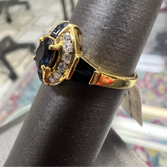 18k Yellow Gold Diamond & Sapphire Ring - Picture 3 of 10